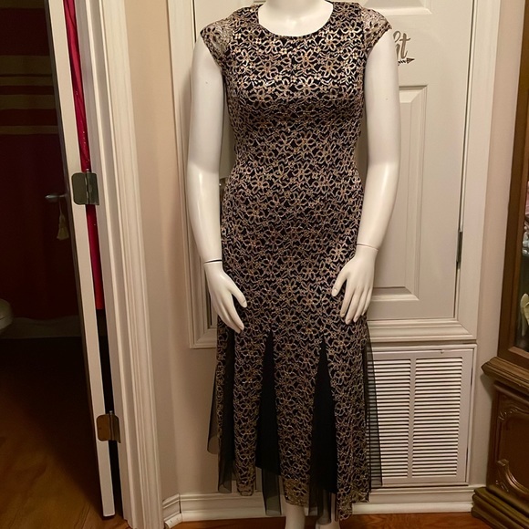 Beautiful gold and blue gown size L - Picture 1 of 3